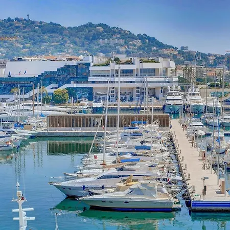 Ideal For Congresses Or Holidays Κάννες